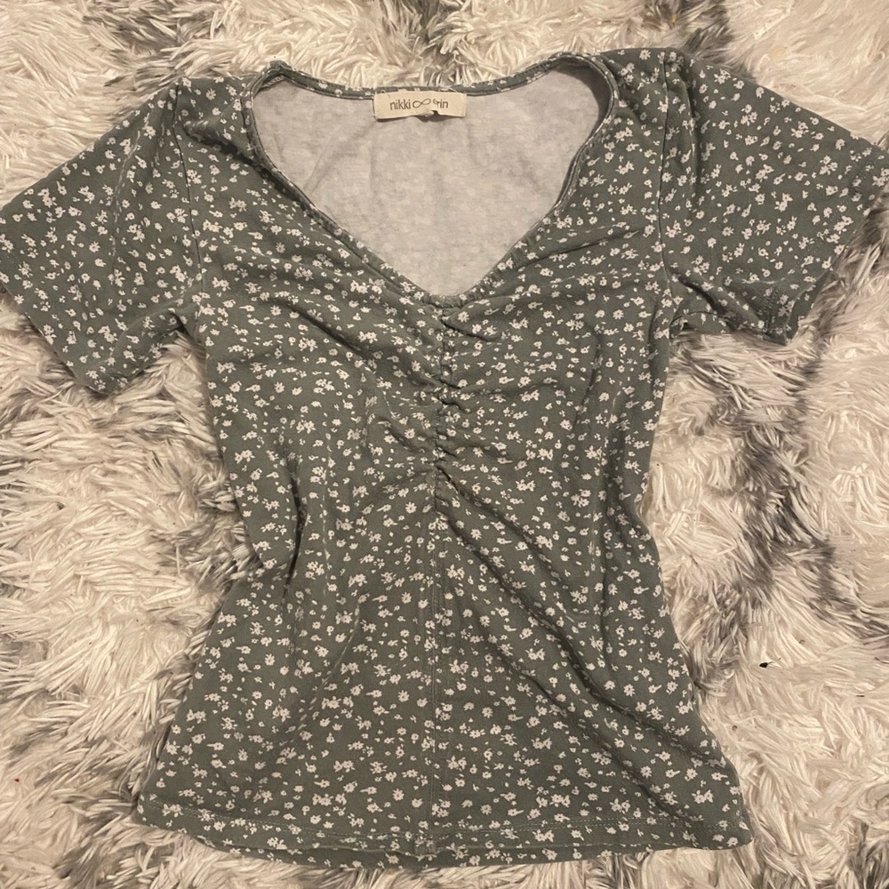 Cute top, can be folded to a crop top as well